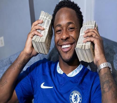 英超冬窗游出一條大魚，前曼城巨星，0轉會費，5家歐洲豪強瘋搶