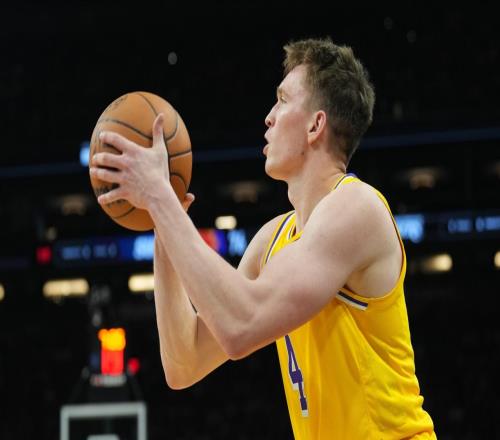 价值高位时没送走,如今申请交易无人问津,湖人后悔了吗