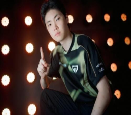 Chovy：最近喜欢有风险但能获取巨大收益的打法复盘更能让我成长