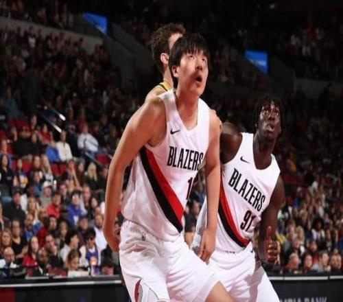 杨瀚森8分钟1分1板:成长很痛,但NBA不会为谁等待