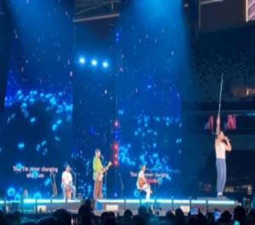 还挺有品味Jiejie分享照片：在上海看梦龙乐队演唱会