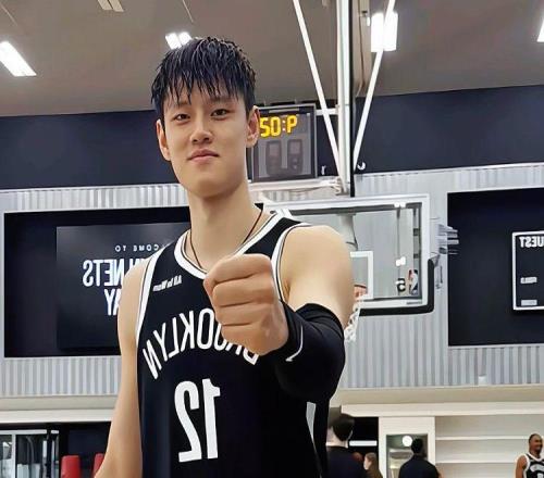 剛拿到NBA合同就陷圈錢爭議！曾凡博中國賽見麵簽名收費高
