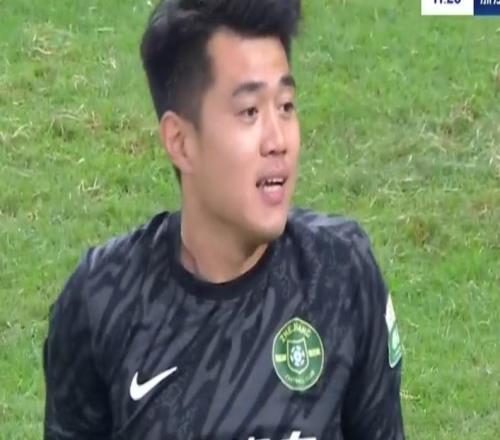 海港梦幻开局!刘浩帆乌龙送礼,单季第5球,浙江创中超尴尬纪录