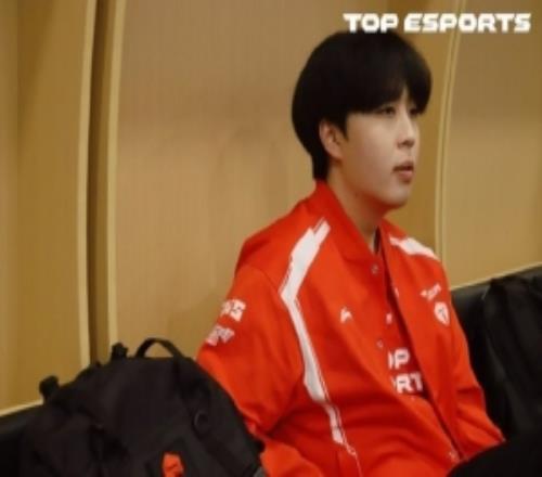 場外再爆大節奏！疑似JDG經理藍蓮花爆料Kanavi職業態度有問題