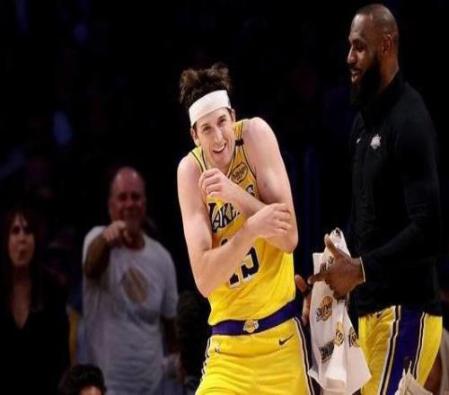 里夫斯：當年在訓練營被詹姆斯打爆令我懷疑自己不屬于NBA
