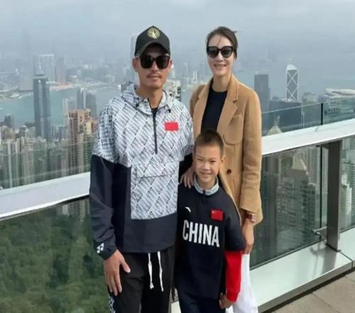 9歲進(jìn)世界前八，打哭同齡人，林丹兒子進(jìn)步揭開歐少年網(wǎng)球有多卷