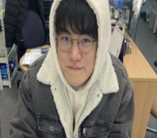 等待官宣了！粉絲的家人曬出了Gumayusi在日山HLE辦公室簽約