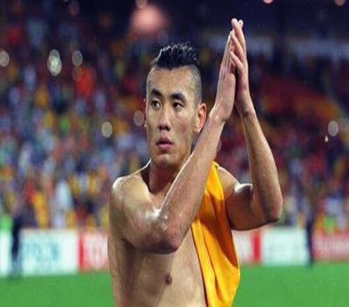 张呈栋告别中超江湖!禁赛5场+内部三停+共罚10万球迷:直接退吧