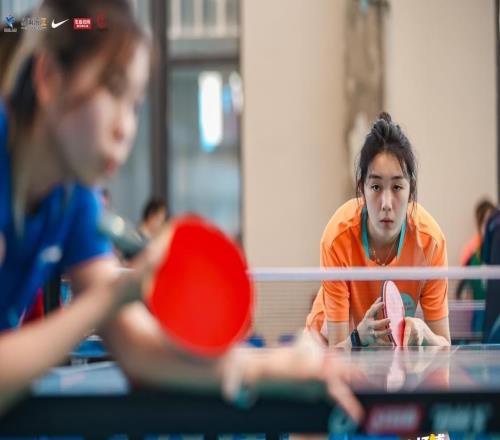 两个奥运冠军来助威，这场乒乓嘉年华掀起全民健身狂欢