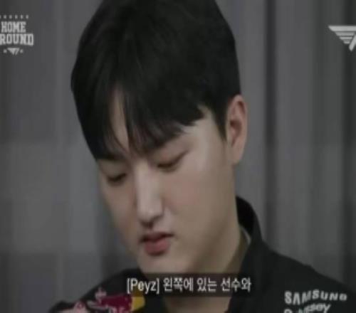 玩这么大peyz发布选手约定：和左边的玩家玩Pepero游戏