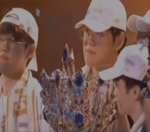 Bang:我一直都在等待超越我职业生涯的ADC那个人在T1就是珉炯