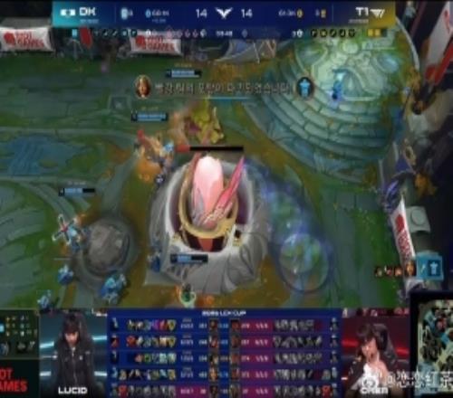 圈內人：上、下扛著許秀吹起了戰歌現在全世界最緊張的是黃