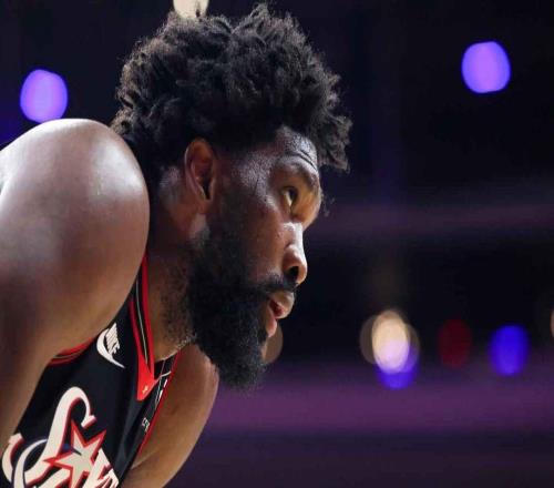 坏消息，76人队中锋乔尔恩比德因腹斜肌拉伤将缺席多场比赛