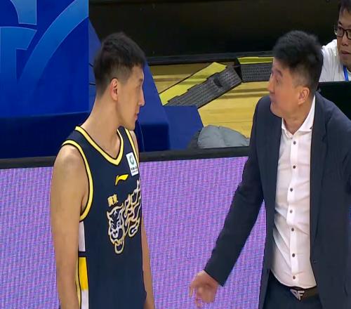 输给山西13分!揪出广东队2大“废柴”球迷:快点送