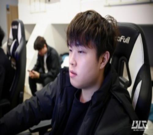 这么快就融合好了爆料人:小道消息明天首发依旧是Bin