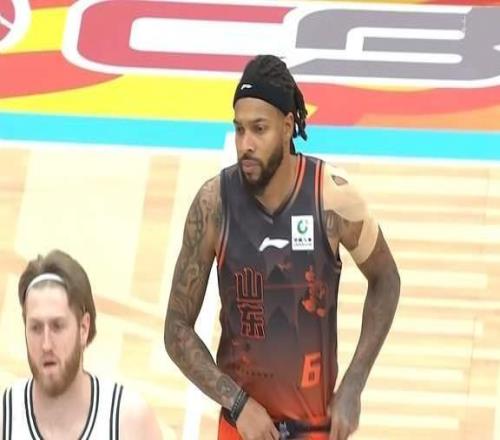 冲击前8，山东男篮7连胜轻取吉林珀塞尔38+4谢智杰坐稳首发后卫