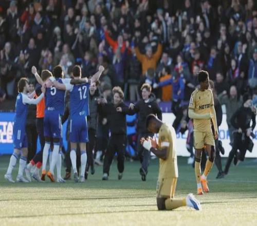 英超黑马崩盘!足总杯遭业余队淘汰曼联绯闻新帅气炸了