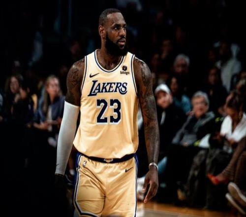 就在刚刚！詹皇完成“首秀”，东皇告急：速归