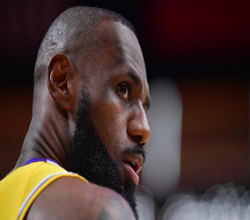 库里:詹姆斯为新一代树立标杆!我非常想跟詹姆斯合作!