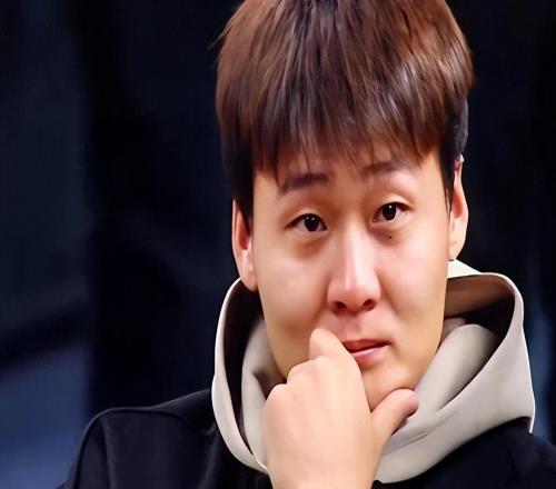 曾被杜锋招进国家队,一分钟内两个名场面,赵睿憋着笑,外教懵了