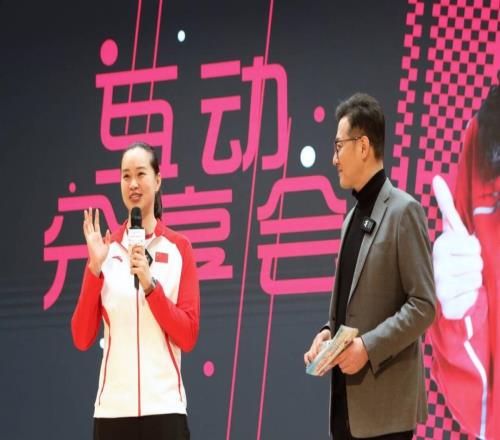 冠军老师走进奉贤世外：奥运奖牌得主黄雪辰，水中芭蕾绽放校园