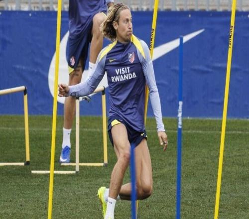 世体：马竞全力备战巴萨，，，，西蒙尼重点针对后防地举行战术演练