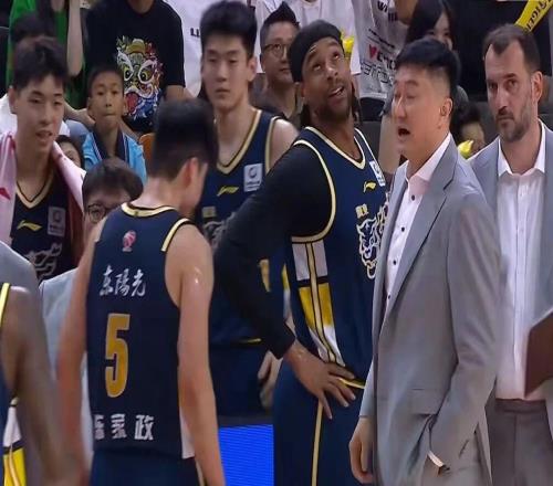 廣東男籃6379不敵廣州，球員評分出爐：杜鋒2.6胡明軒2.5