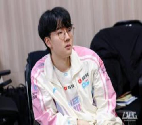 貴有貴的道理！老公Viper騎臉爆殺相公ELK