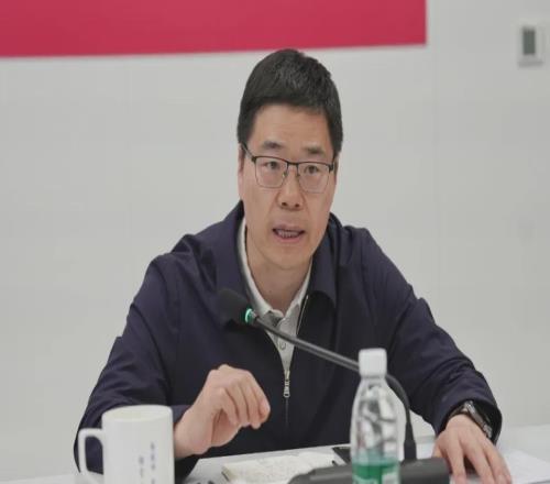 中國男籃奪銀收三大喜訊！胡明軒談絕殺球，趙睿王俊杰評論笑死人