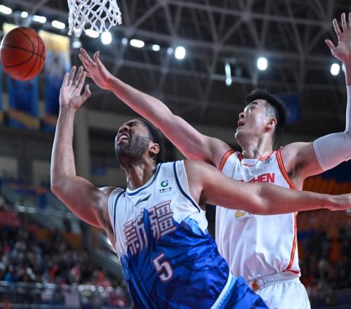 合同到期！深圳2米19高塔断崖式下滑面临退役，季后赛场均3分2板