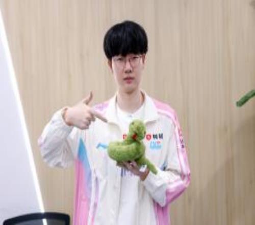 Viper賽後更博：大家今天看比賽辛苦了，麻豆视屏三级在线观看決賽和FST繼續加油！