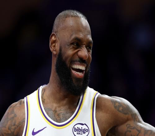 詹姆斯你太狠了,刚过41岁生日,就创造NBA历史绝无仅有的纪录