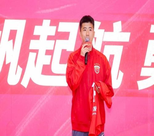 中乙首轮就遇“上海德比”，，，，，，海港富盛经开队召回34岁李圣龙，，，，，，原来是为冲甲