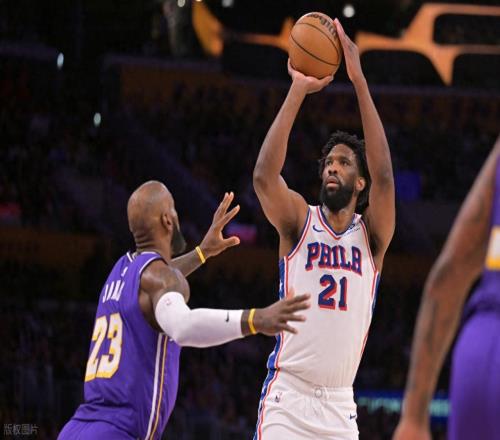 东契奇伤退,湖人逆转76人,谁是赢球功臣数据不说谎!里皇太强