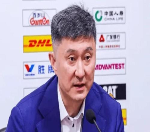 输上海发布会!杜锋不满篮板,坦言未确定新大外,回应崔永熙状态