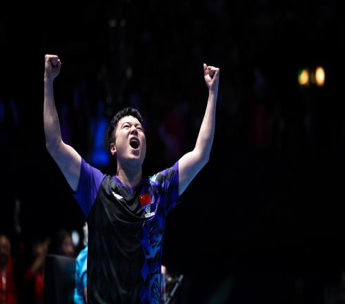 泪目！国乒29岁王牌32绝境逆转：112打崩对手，王皓没看错他
