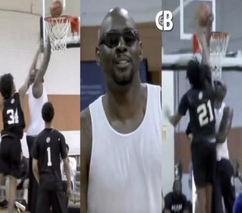 43歲前NBA球員達(dá)柳斯邁爾斯突襲美高訓(xùn)練館戴著墨鏡教育高中生