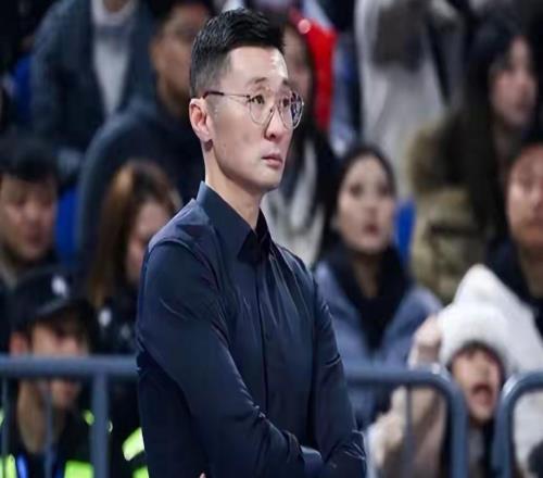 CBA最奇葩记录,9场比赛5大教练下课,杨鸣和另一人也面临