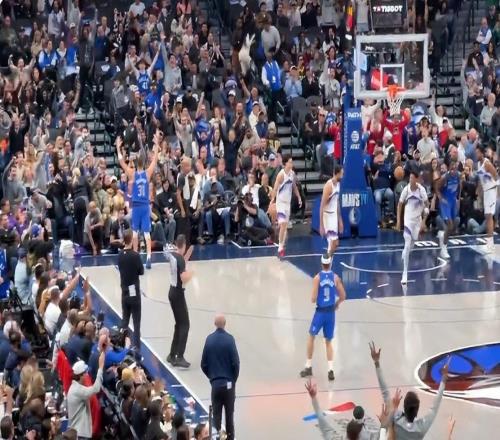 双手举天庆祝!克莱三分升历史第四还创5新高23分钟26分效率爆表