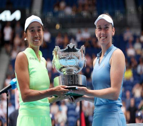 泪目！37岁张帅澳网夺冠创奇迹+身披国旗庆祝：妈妈观战眼眶含泪