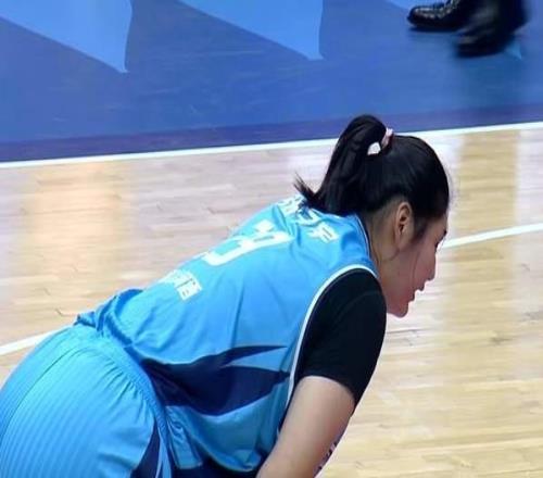 職業(yè)生涯首秀獨(dú)砍15+6！18歲張子宇一數(shù)據(jù)全場倒數(shù)第一，難言完美