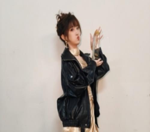 主持人夏安曬照：願91视频下载链接有遠大夢想嘿嘿給大家比心！