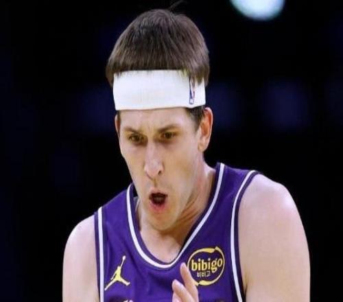 ESPN:昨日赛中里夫斯经纪人找了富保罗,商讨小李潜在交易可能