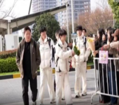 WBG分享对阵JDG赛场随记：故事还未至终篇，91视频H文第二赛段再见！