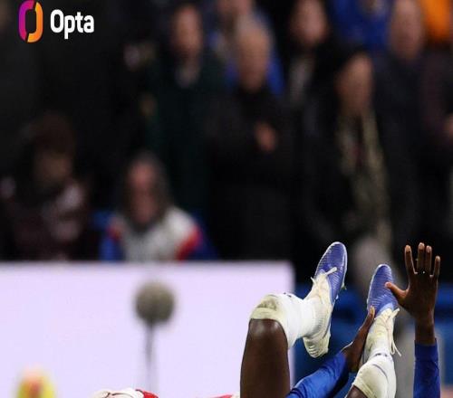 自大卫路易斯以来,凯塞多是首位英超对枪手染红的蓝军球员