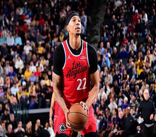 太不容易了!侧翼新星终于靠着自己的努力成为了球队的第六人