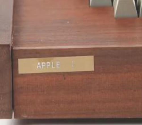 罕見蘋果Apple1電腦拍出47.5萬美元高價：超預(yù)估價近60%