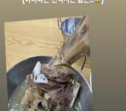 Gumayusi分享在HLE第一餐：阿姨盛湯問我要吃兩塊肉還是三塊