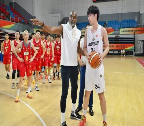 “浙BA”引來NBA明星：姚明隊友莫布利點撥嘉興業餘球員