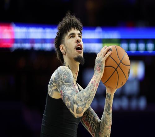 三分失准!三球三分9中1空砍17分7篮板13助攻